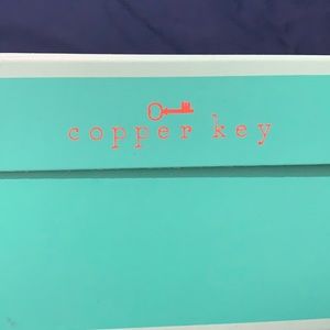 Girls Copper Key snow boots in pink with white hearts.